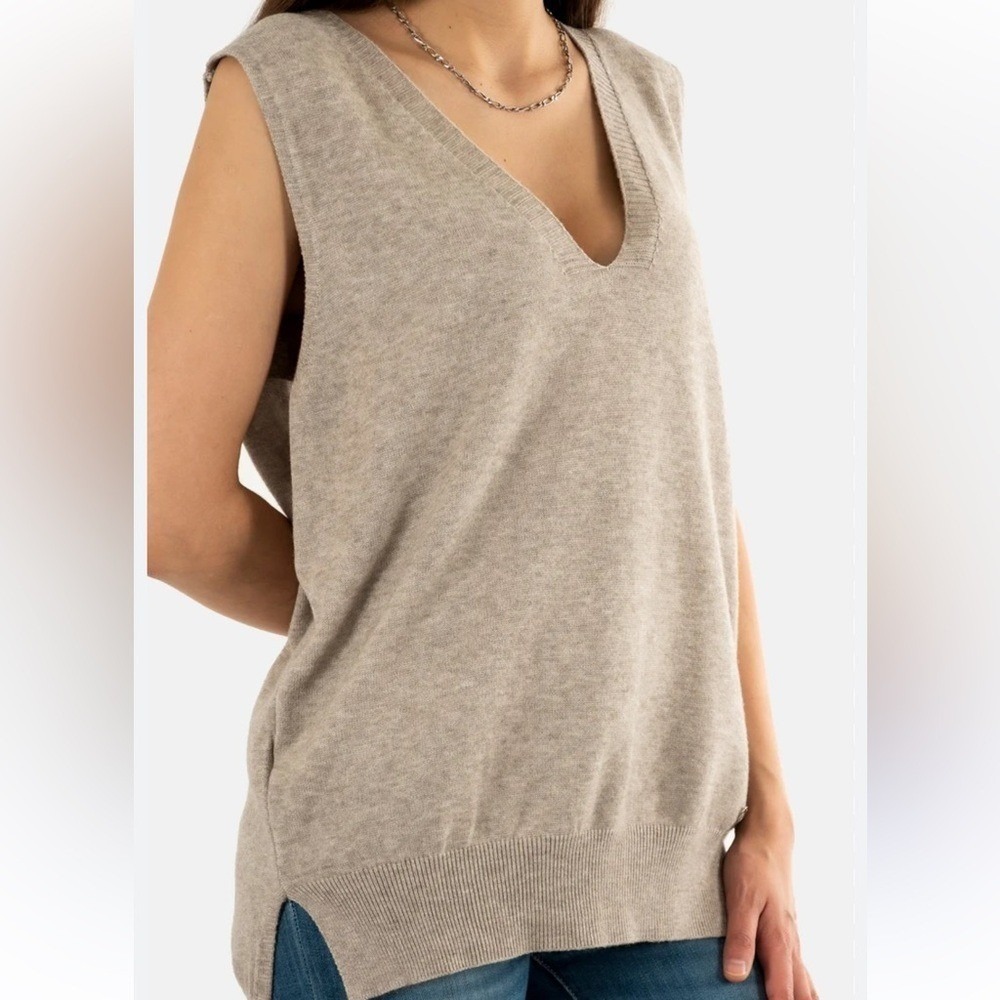 Cyrus Knit V-Neck Sweater Vest Beige Layering Preppy‎ Lightweight Large